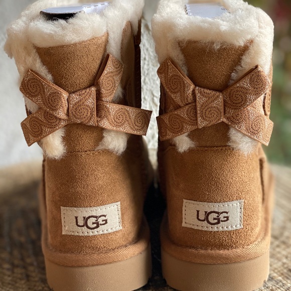 ugg mini bailey bow swirl